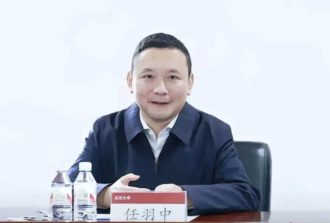 北大原副校长被起诉了，这事挺突然，但又好像早有苗头。3月25日，丹东市检察院正式