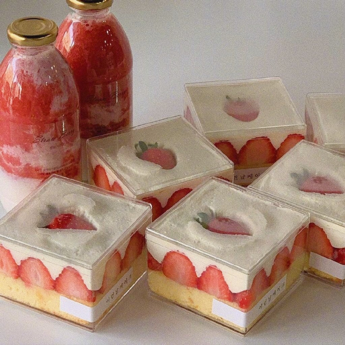 草莓蛋糕盒子🍓🍰 ​ ​​​