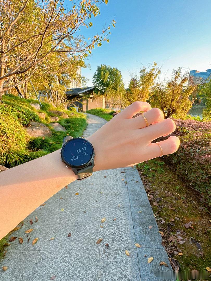 跑步[超话]  晨跑13K | 用跑步迎接秋天🍁秋意渐浓，万事从容守住心底的光