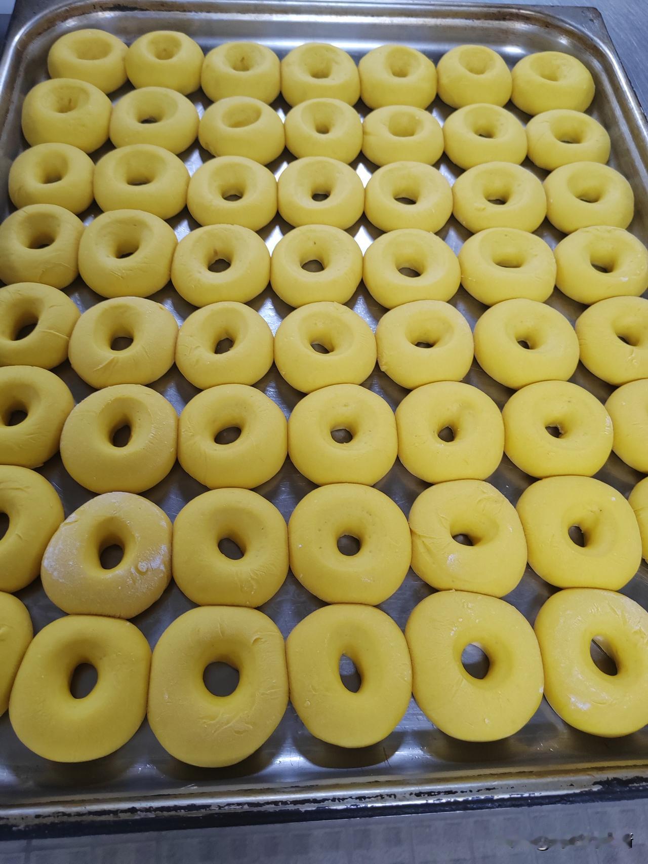 我对自己今天做的茶点，都感到十分的满意，金灿灿的，看上去很有食欲。

说实话，今