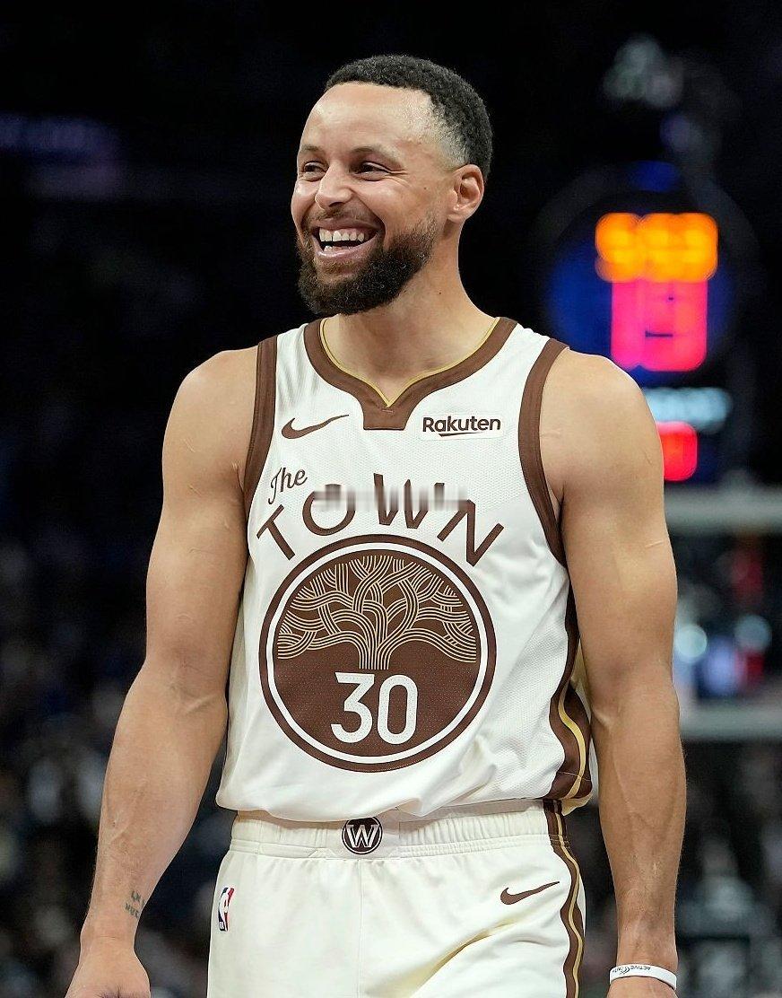 ⚠️ 注意：斯蒂芬·库里今天将轮休，不会与勒布朗·詹姆斯对决。库里缺战湖人