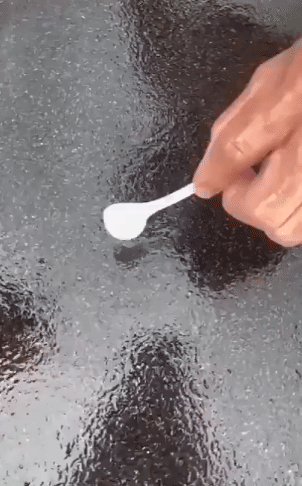 你以为是芝麻糊，其实是鱼苗