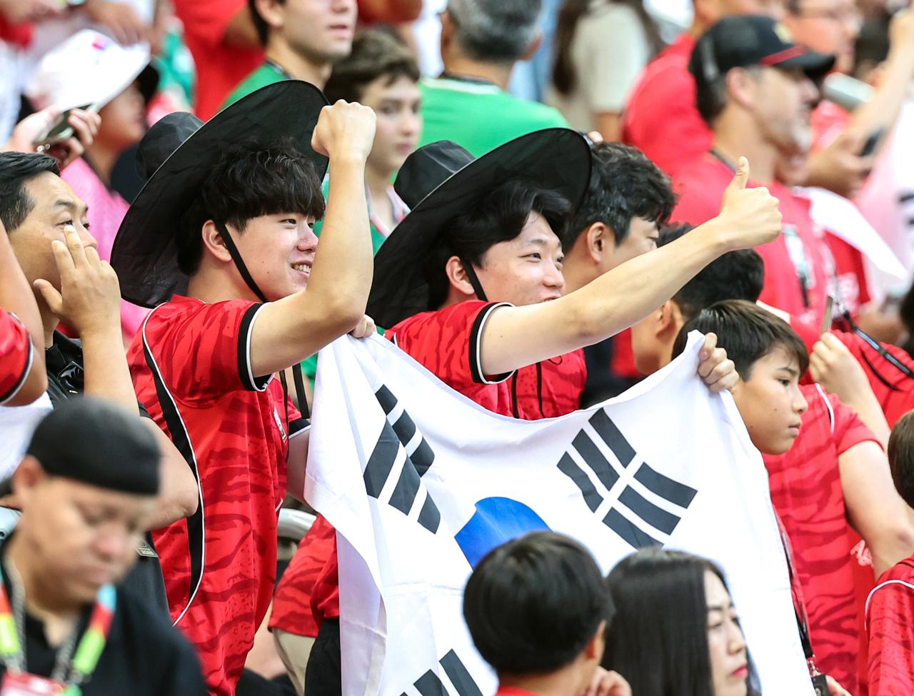 据韩国媒体韩联社报道，韩国队将在世界杯A组首战中对阵捷克，队长孙兴慜首发出战，迎