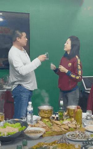 “这就是能喝一斤半的女人？！”