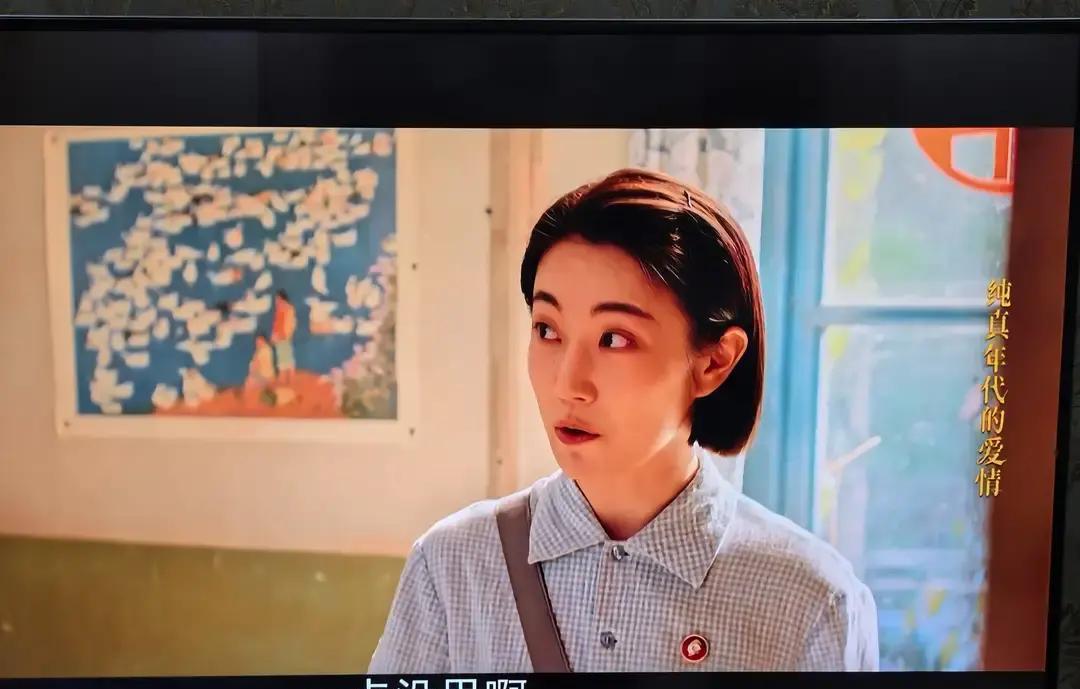 我活了这么久，从没见过撬闺蜜门锁还翻人抽屉找避孕药的。
她翻出来，还用手机拍。