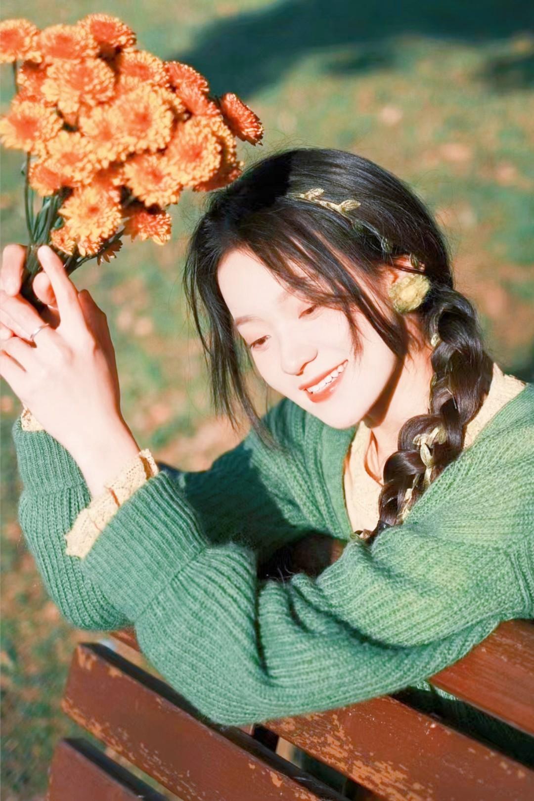 有一段话鞭辟入里：

“生活中，疲惫之源非遥远路途，而是心中郁闷；痛苦之根非生活