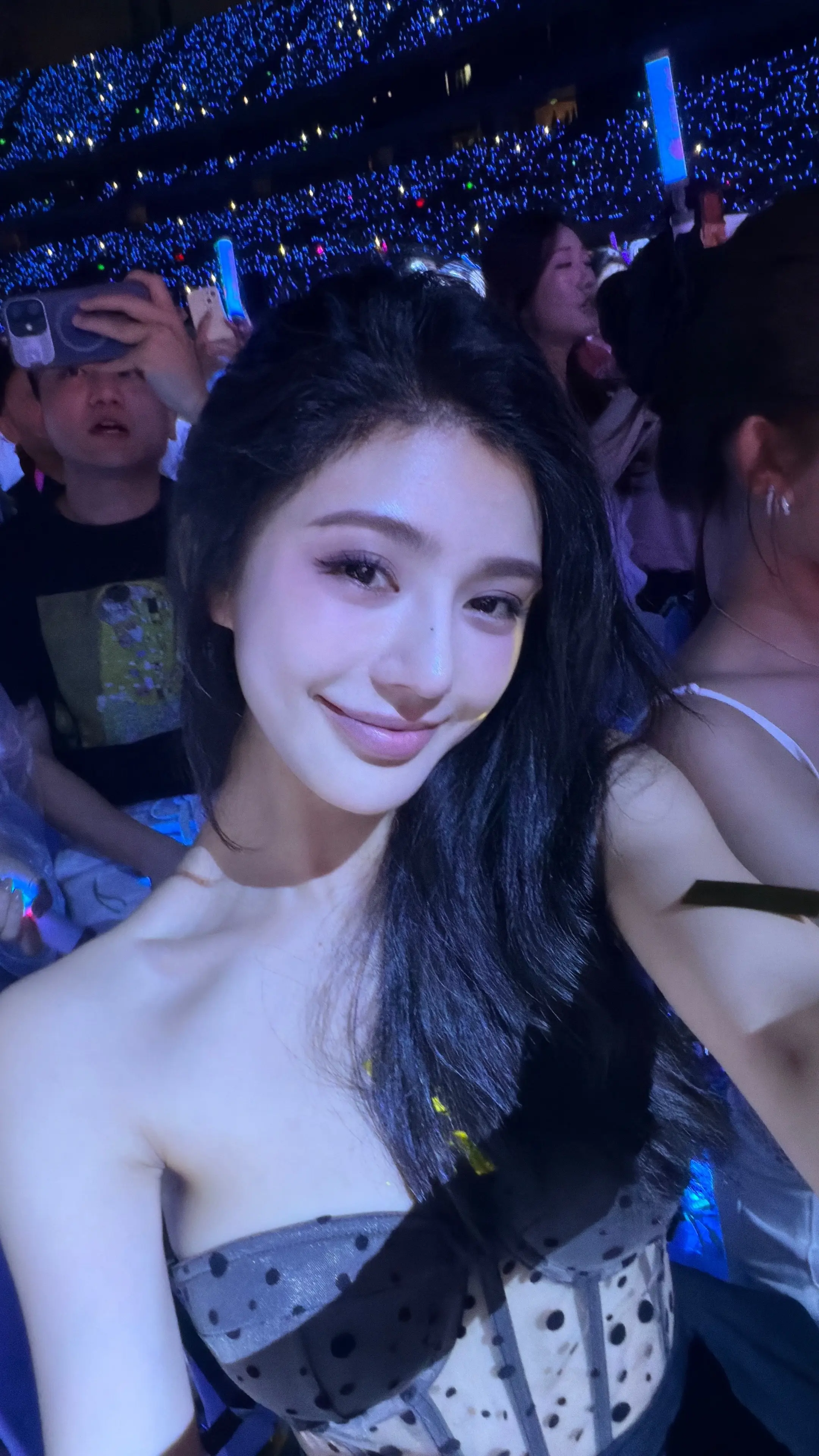 周杰伦 你的票真的很难买 而且很贵。如果有一天我带你去看周杰伦的演唱会...