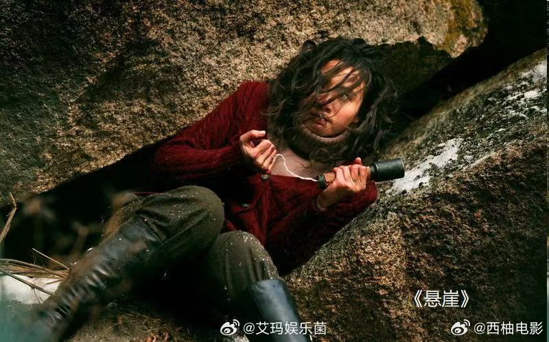 内娱还有宋佳没闯的赛道吗 从战火纷飞中的翻译官到大山深处的女校长，宋佳把不同时代