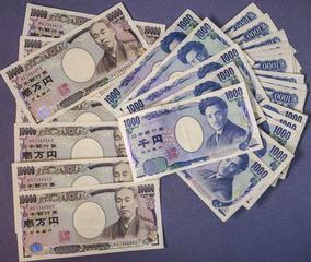 日本央行加息至1%创31年新高，砸740亿美元救不了日元，三重死结越勒越紧
 