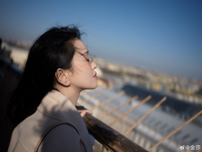 #金莎眼睛疼没法化妆##金莎长针眼了# 5月15日，发文：这一期节目我长针眼了，