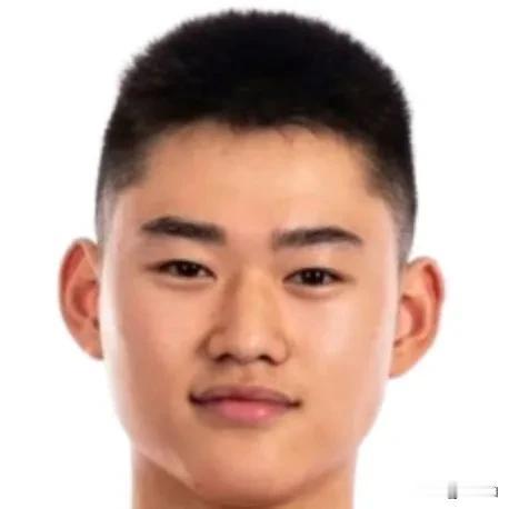 我看了两场男篮热身赛，我发现赵维伦确实是有点名气大于实力了，赵维伦作为控卫，投篮