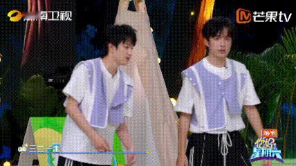 张颜齐敖子逸真人版植物大战僵尸 你好星期六沉浸式演绎僵尸经典步伐，动作神态拿捏到