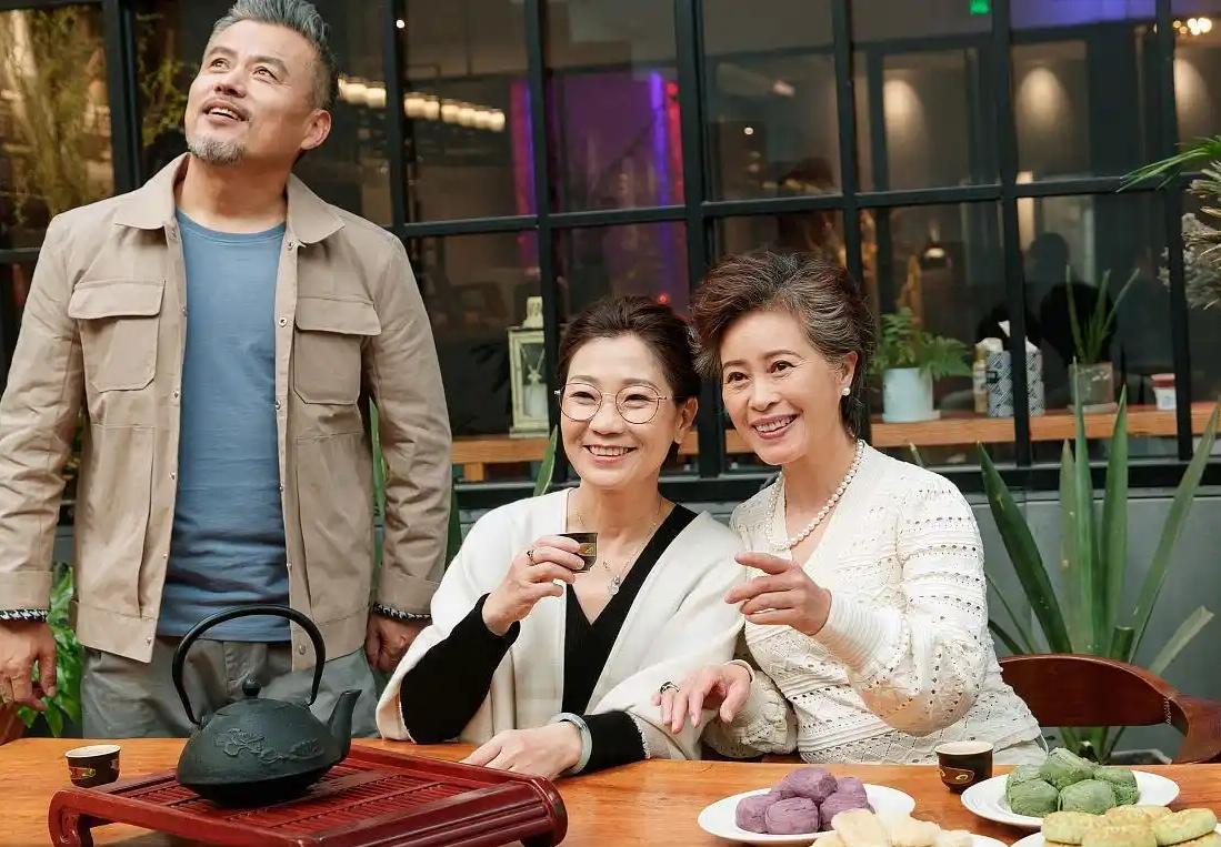 近期，有很多网友在直播间，还有私信问我，

老王，在南昌60岁以上的老人有什么福