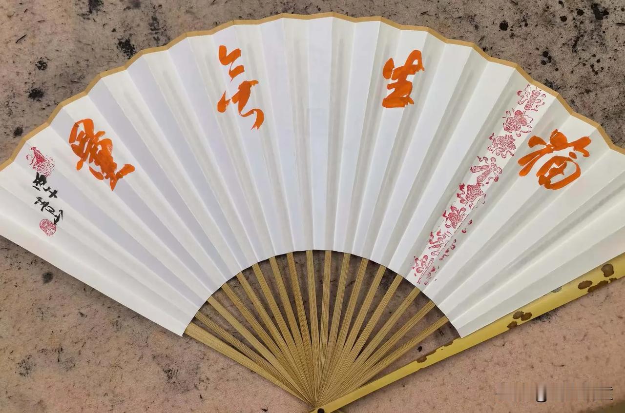 有人言，
滋养自己最好的方式：
净室、早睡、观景、读书。

我更喜欢。
读书，扫