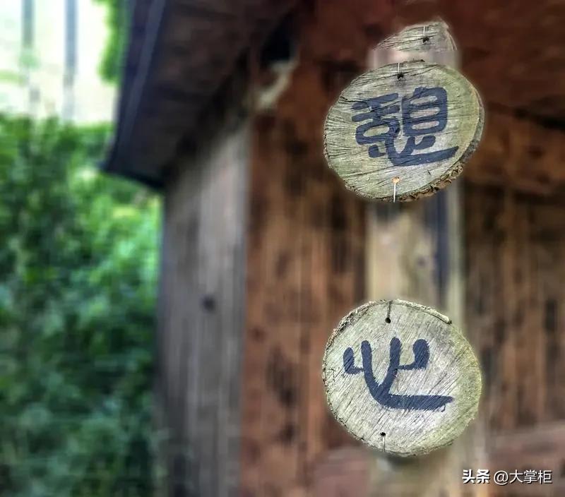 人到中年，钱之外何为重
 
中年世人多困于求财，误以为财富能兜底一切，实则古往今