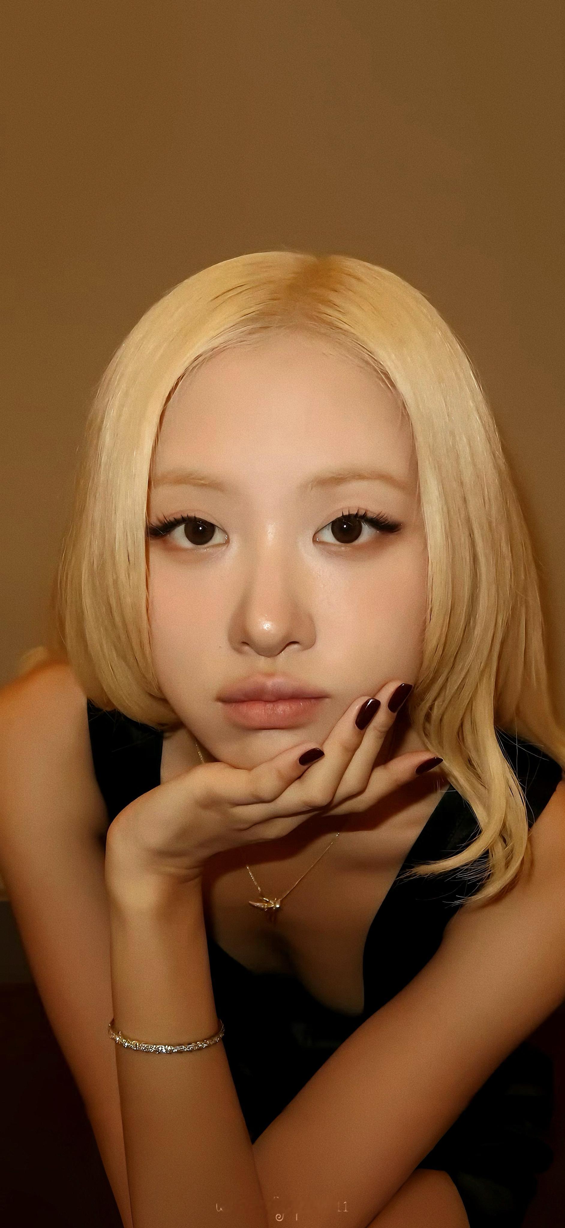 ROSÉ  自修｜ROSÉ朴彩英手机壁纸  专栏 · ROSÉ👩🏻‍❤️‍?