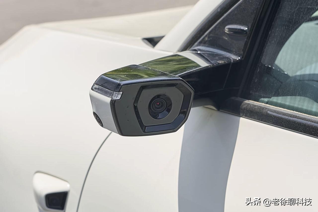 车轮向前，生活向阳。2025年中国新能源汽车出口超260万辆，比亚迪在海外市场大