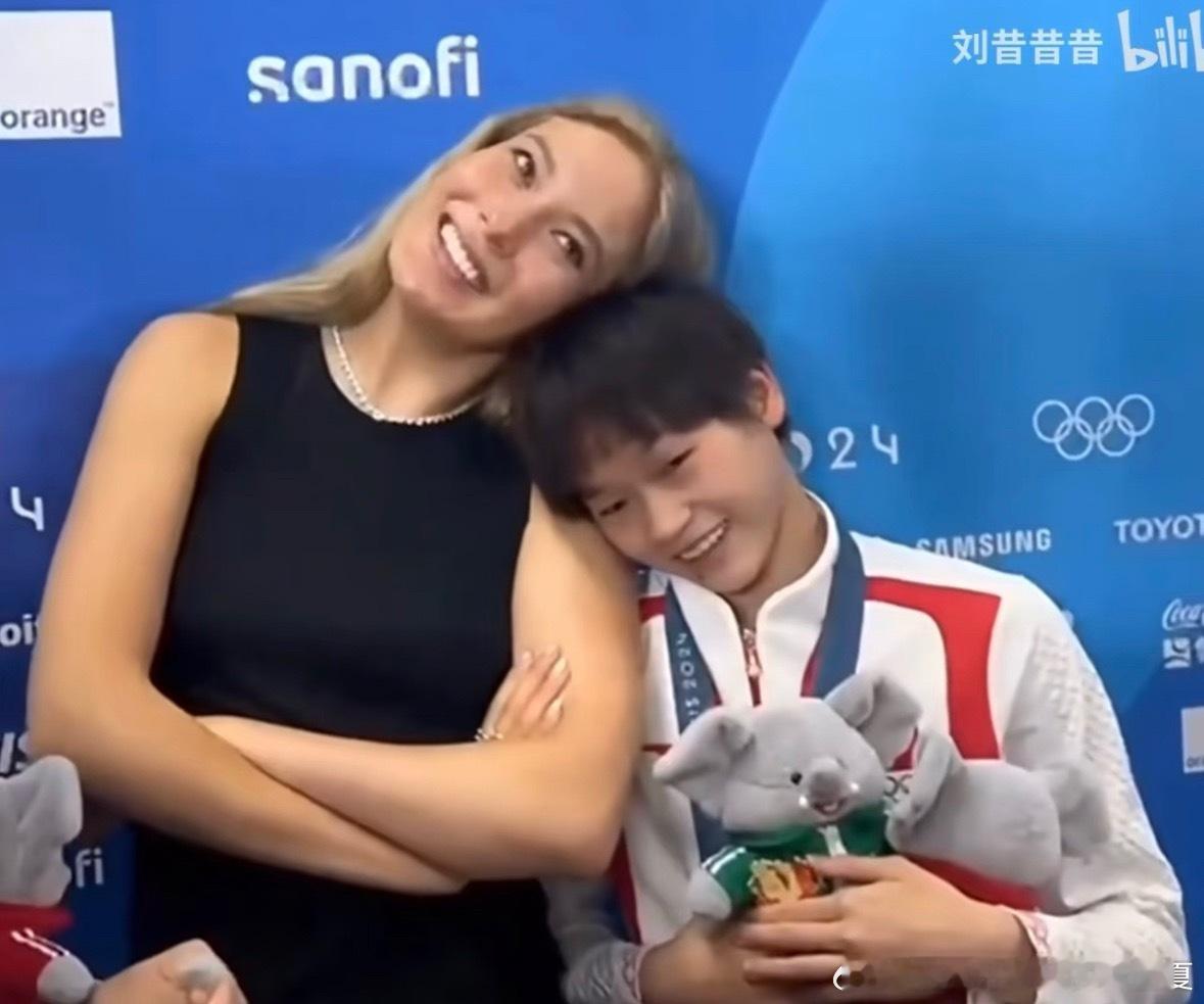 同样是天才少女，命运早已写好了剧本。全红婵的世界里只有跳水这一根救命稻草，而谷爱