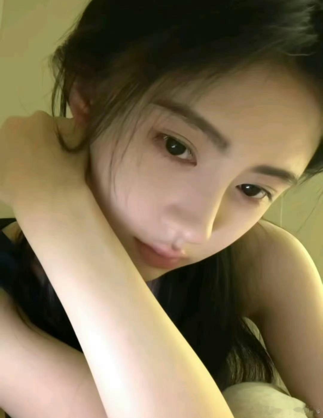 鞠婧祎  jjy鞠婧祎 jjy鞠婧祎苏绿夏 你短促的喊了一声我的名字 然后就狡黠