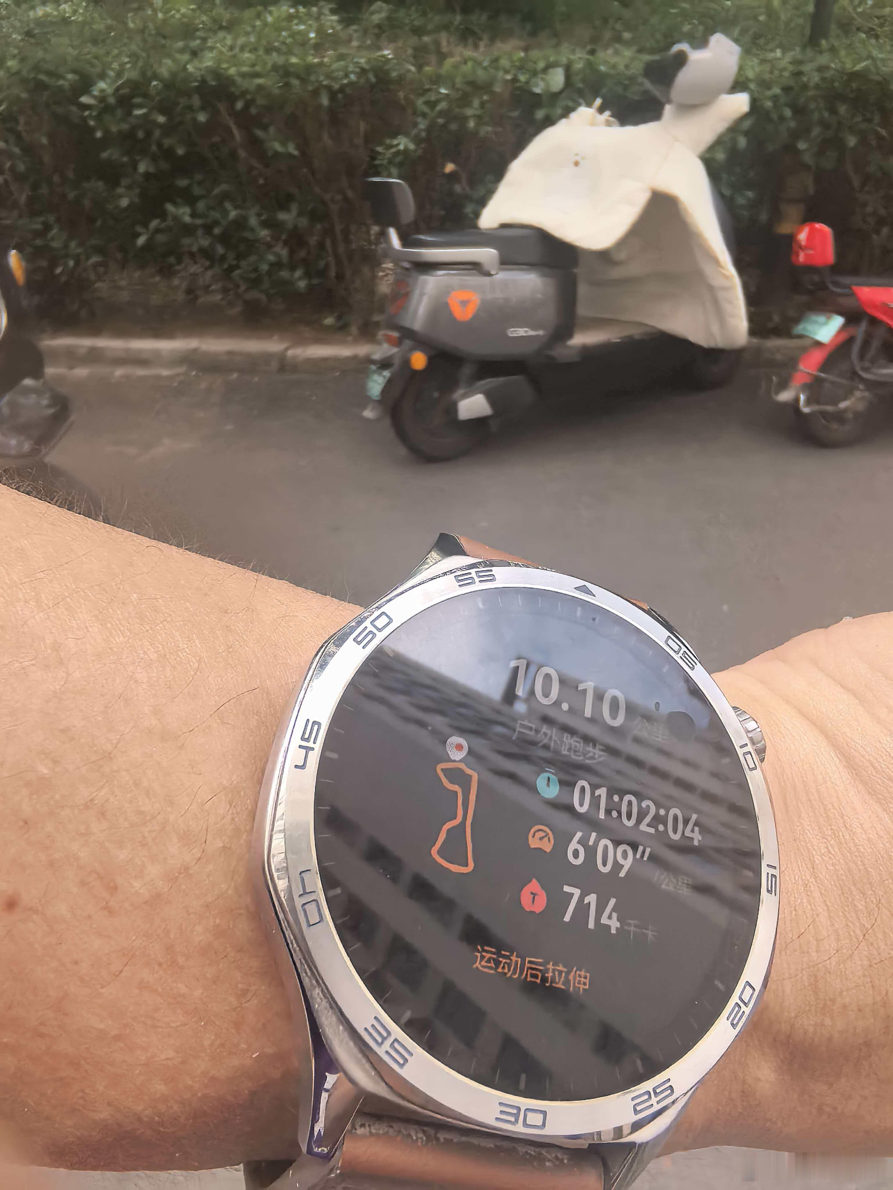 今天原计划慢摇15km，结果第10km的时候已经被晒的头晕脑胀了。只好停下来。出