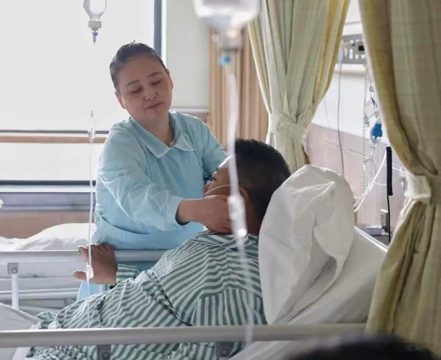 免陪照护上海十问今年3月份起，“免陪照护”的风，吹到了上海。试行大半年，如今怎么