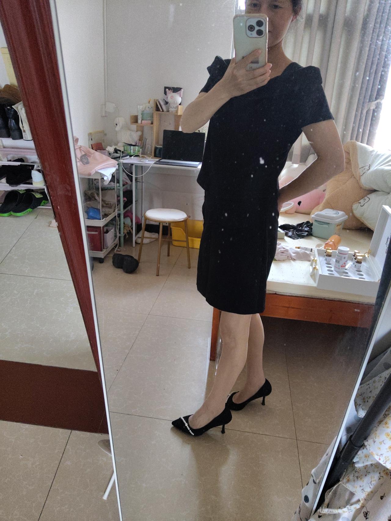 我不敢出轨，
第一，我三观正，
第二，我五观不正，
第三，现在出轨人太卷了，出轨