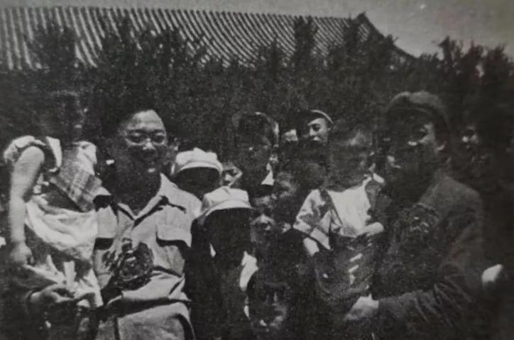 1952年天津市长黄敬调任以后，天津百姓写信表达不舍：我们会铭记你为天津做出的贡