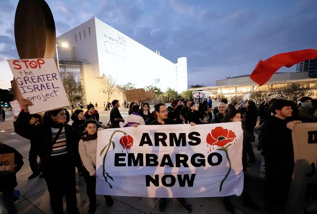 还不到24小时，以色列就发现被骗，特拉维夫发起抗议，这波操作属实把自己坑惨了。