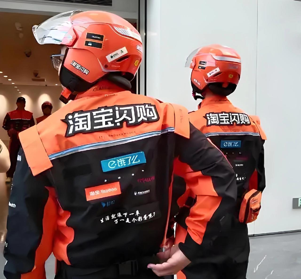 看了饿了么骑手的新工装，

不得不说，

阿里巴巴这是把骑手的价值利用到了最大。