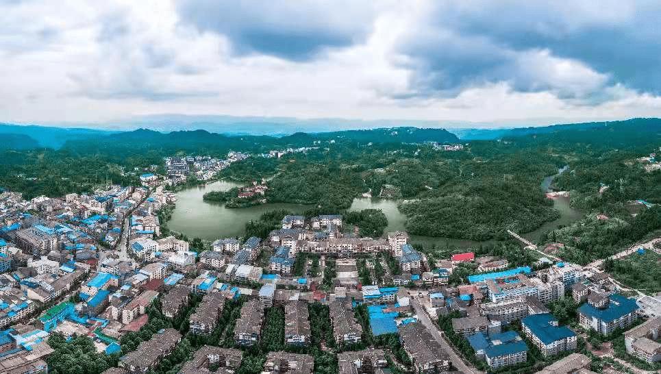 重庆部分区县具有代表性的旅游名镇
忠县——石宝镇
石柱——黄水镇、西沱镇
永川—