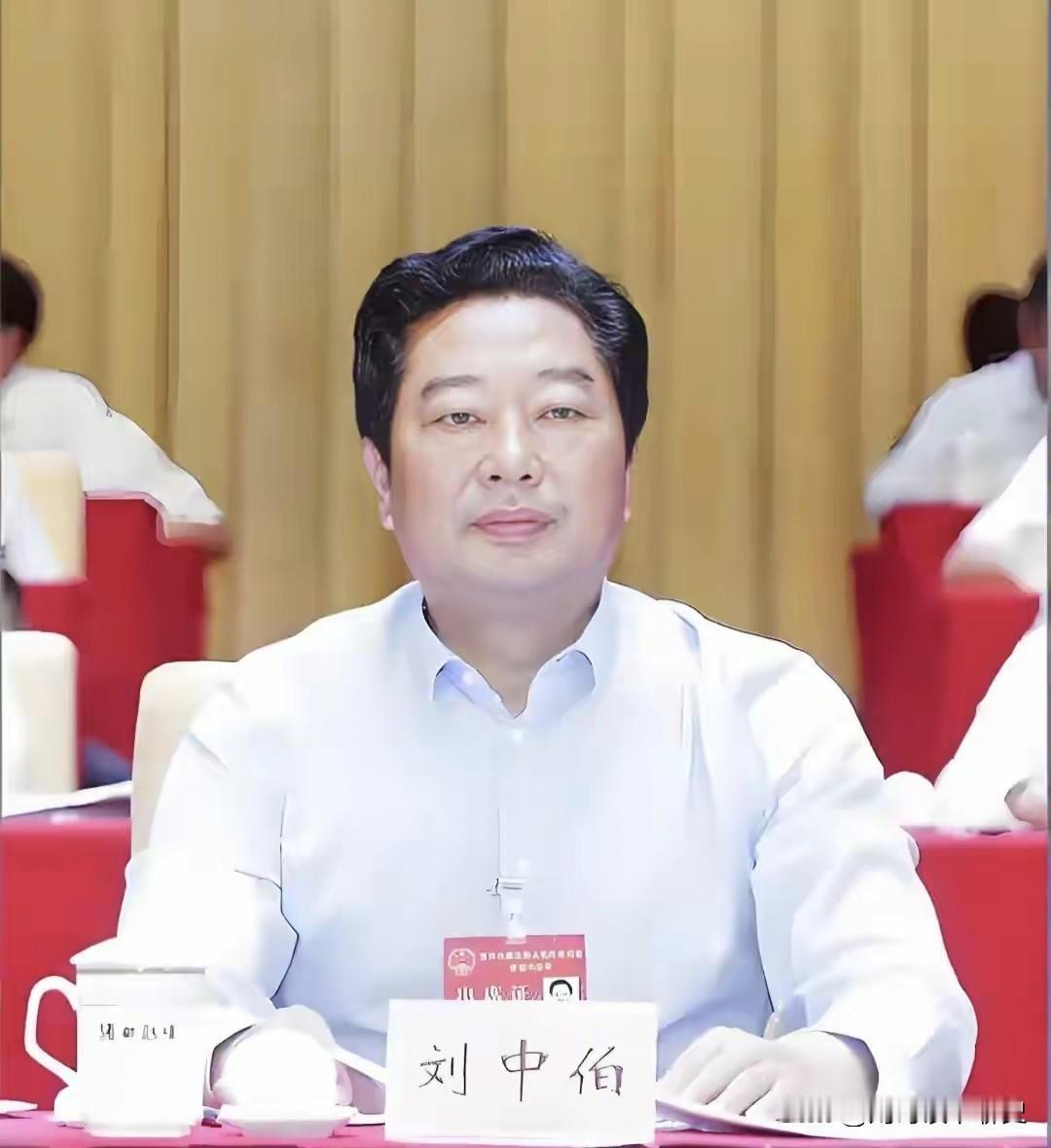 小年的饺子刚下锅，纪委的“硬菜”就端上桌了。

山西的老乡还在扫尘祭灶，四川的刘