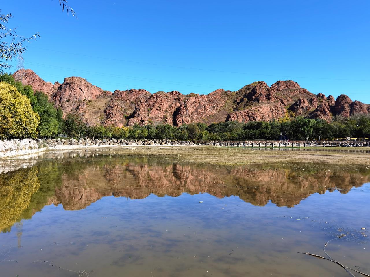 绝大多数人都错过了，拍赤峰红山最佳位置在红山公园。

到赤峰，都会去登红山。但几