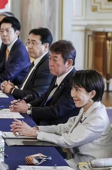 太尴尬了，得罪了中方后，高市早苗两次求见朝方，结果等到朝鲜一句：要千百倍讨回日寇