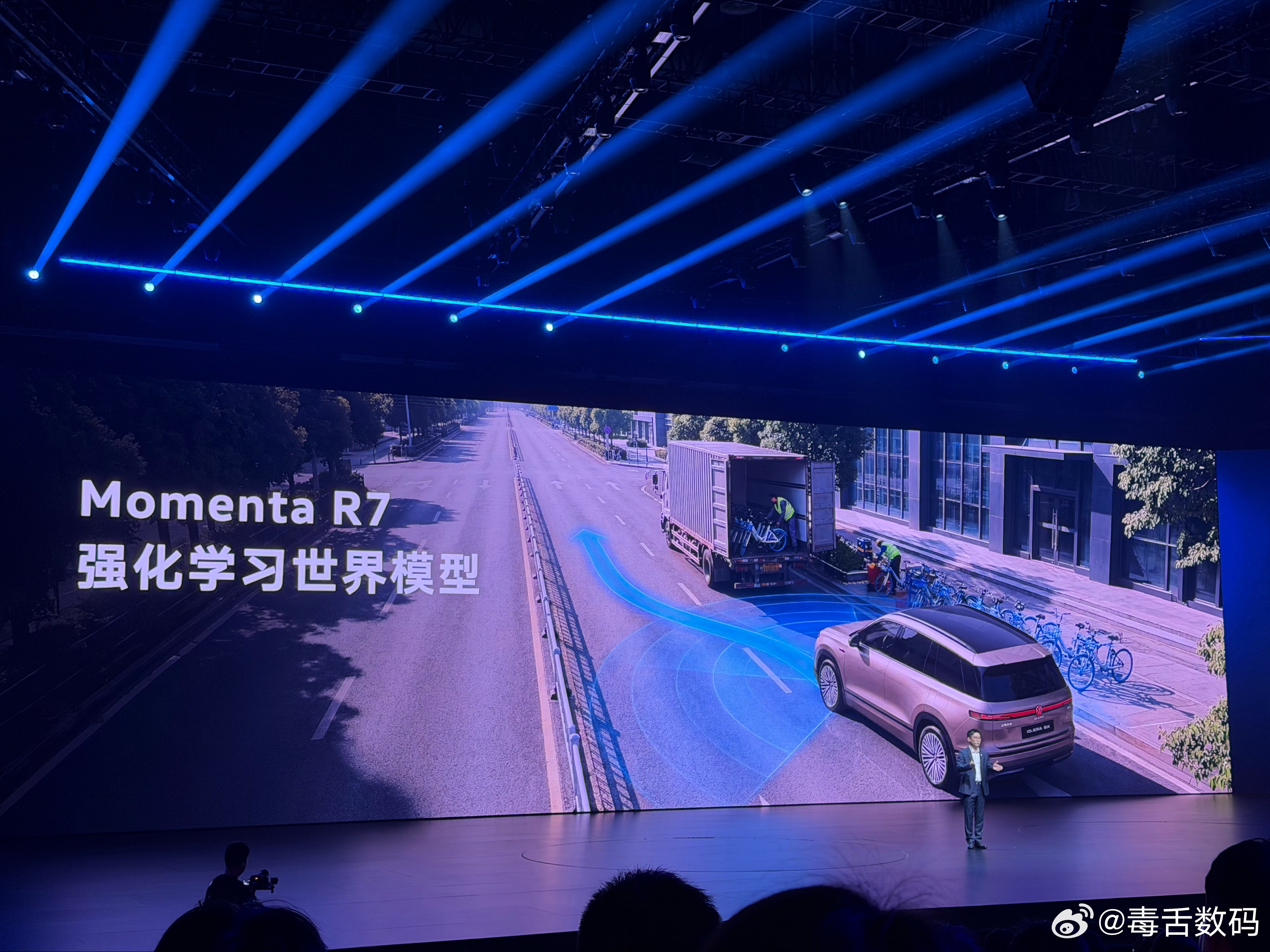 上汽大众ID. ERA 9X预售价格公布32.98万起！全系标配副驾零重力座椅，