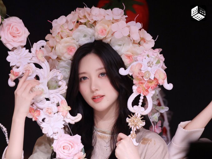 女爱豆簪花造型金秋天女神秋秋姐～🏹 ​​​