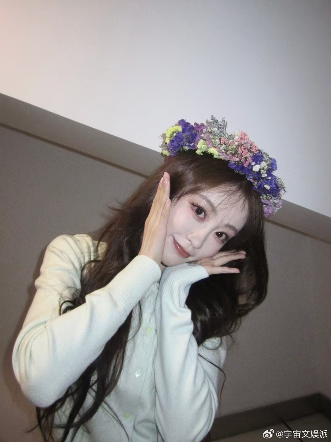 祝绪丹戴花环祝绪丹AB面 祝绪丹戴花环照好美啊！往前冲，不要怂乘风出发，今后的道