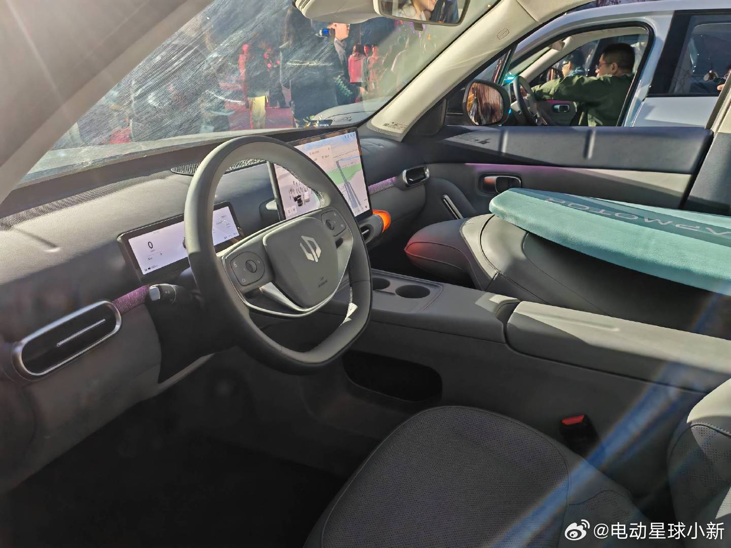 零跑 A10 正式上市，售价 6.58-8.68 万元这是一台车长 4 米 2、