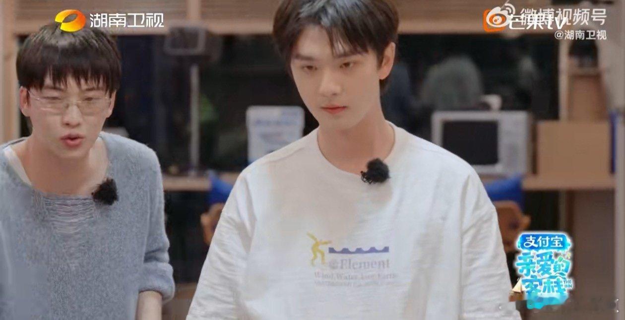 秦岚客栈团在儋州很想秦岚 客栈团嘴里没一句实话 亲爱的客栈 明明在儋州过得悠闲又