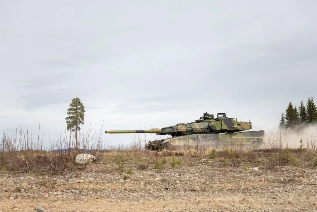 挪威武装部队已正式将 “豹2A8NO”主战坦克 列装服役。该坦克由德国公司 KN
