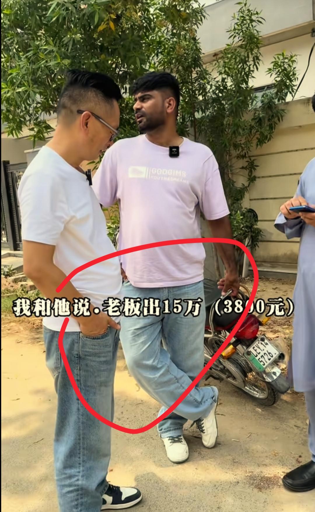 我开始有点理解皮衣哥为何一直带着萨拉曼了！如此贴心通透的搭档，谁会不喜欢啊？
不