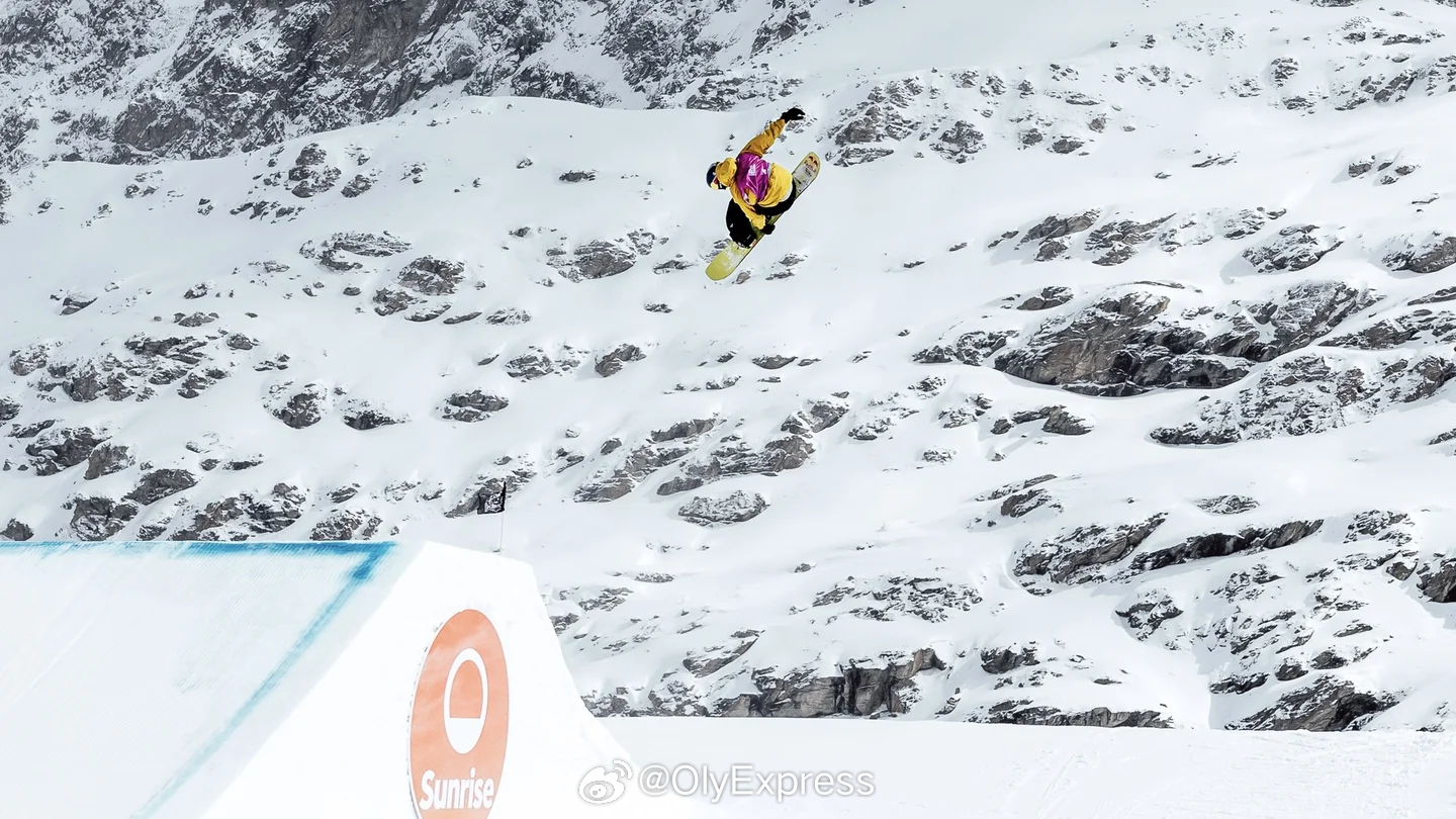 【苏翊鸣收获赛季第二座世界杯水晶球总冠军奖杯】国际体坛战报速递 3月27日瑞士席