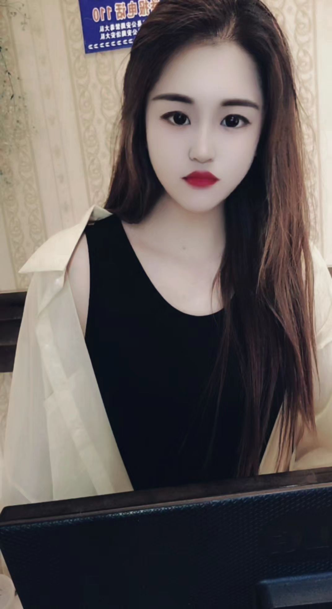 生活渐渐磨去了棱角，岁月沉淀了冷暖自知，我们都成了有心事不能分享的成年人。