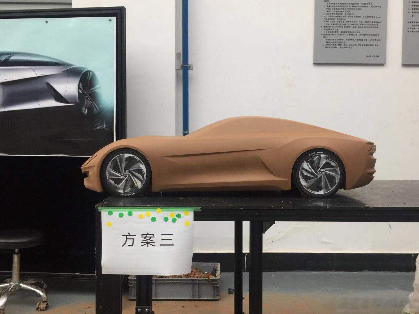 汽车研发过程中，小比例油泥模型。 