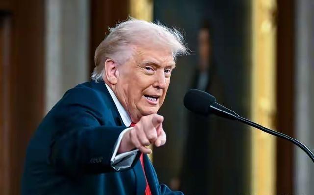 夜深人静，特朗普连发三文！特朗普3月7日发文说：“伊朗现在被打得惨不忍睹，已经向