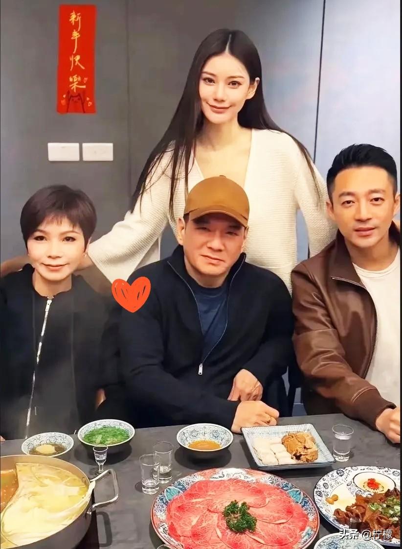 搜了一下马筱梅的爸爸，
才知道：什么样的家庭教育，
养出什么样的孩子。马爸是台湾