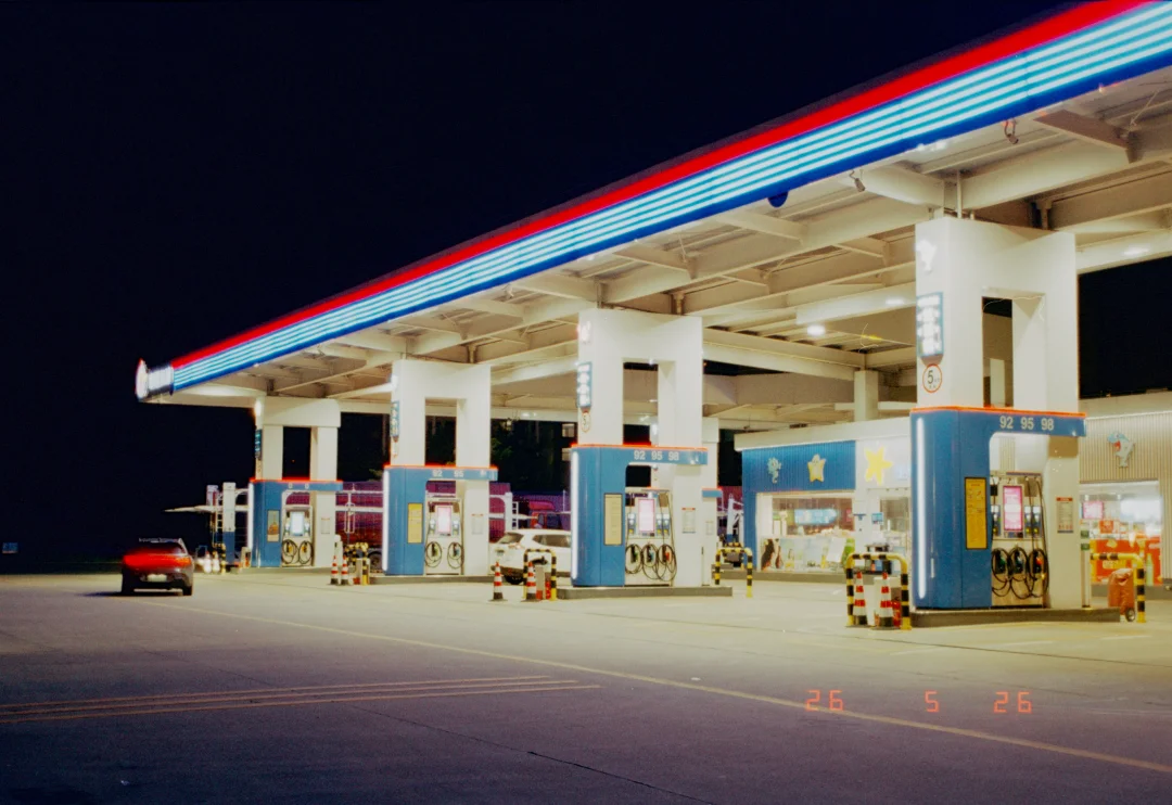 加油站|但不是Cinestill800T