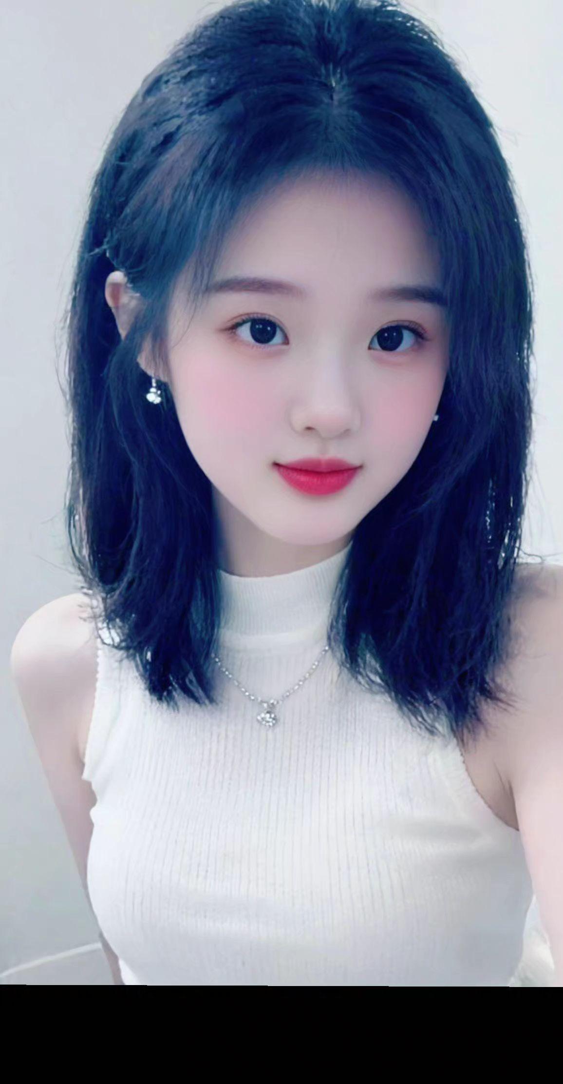 今日分享 短发美女