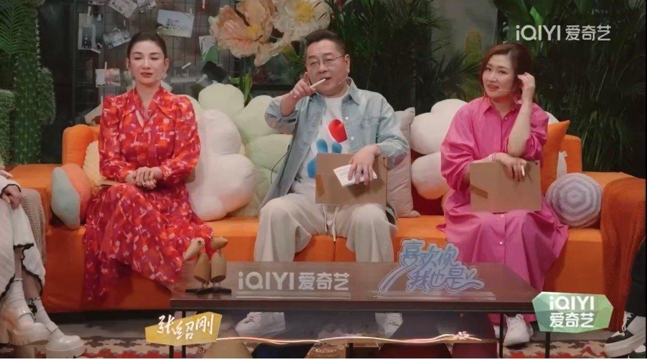 #黄奕一句话让张绍刚结巴# 《喜欢你我也是5》当肆意家族聊到“甜妹”，直接问旁边