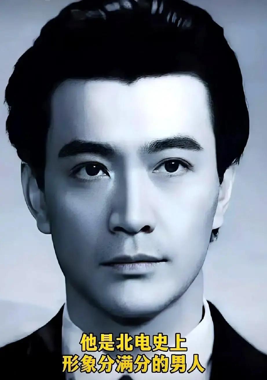 当整个剧组都在等他重现“皇阿玛”的威严时，张铁林却亲手撕掉了那张最安全的脸谱。