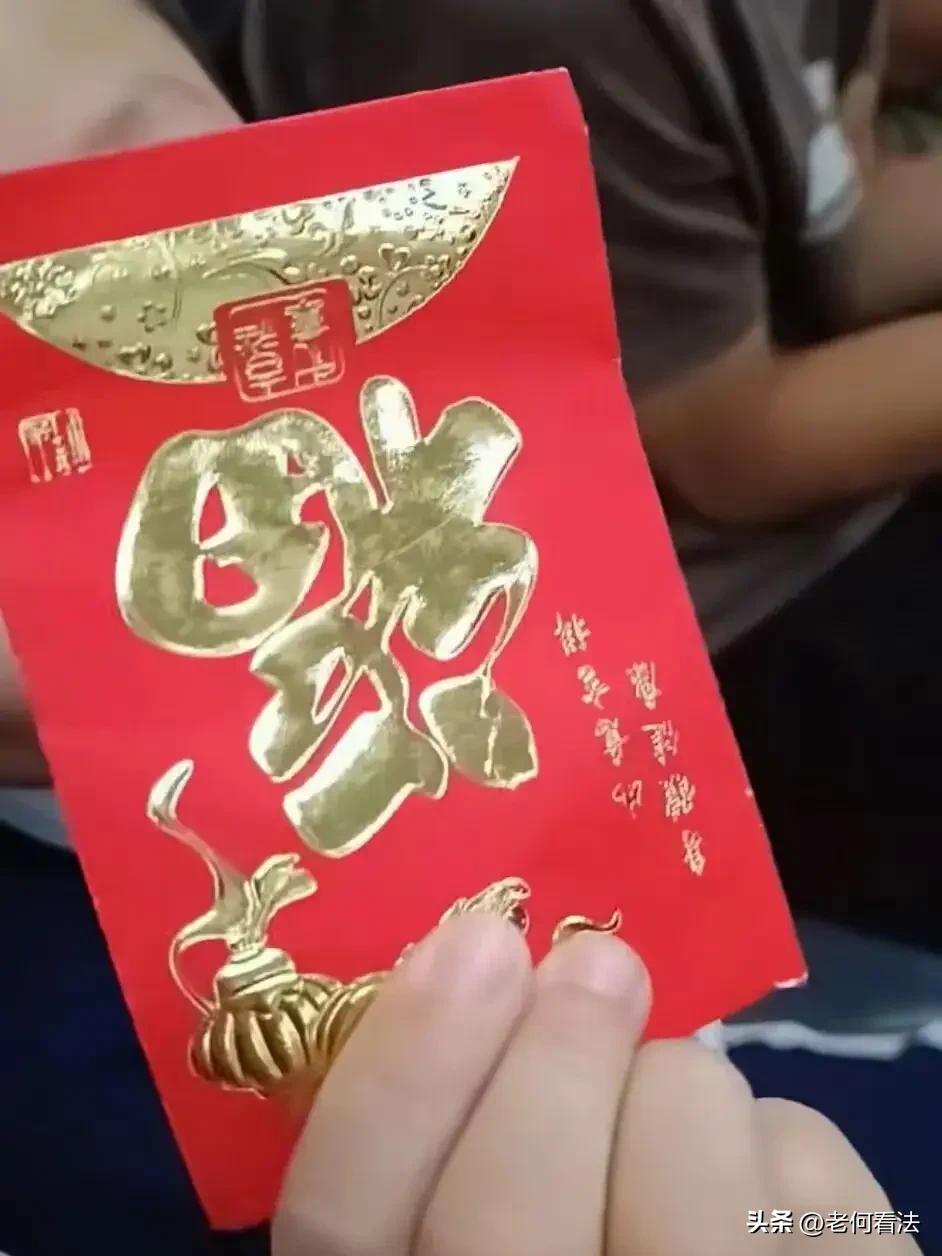 尊老爱幼！广东广州，一女子在社交媒体上爆料，她带着女儿坐地铁，10岁女儿主动给老